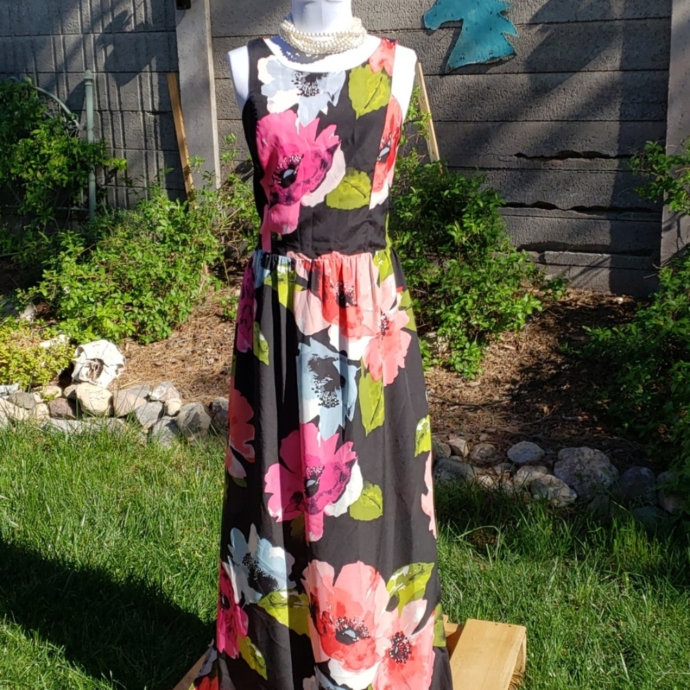 NWOT VINCE CAMUTO BRIGHT POPPIES MAXI DRESS H236